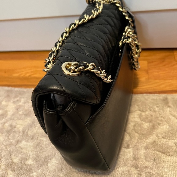 Karl Lagerfeld Quilted Leather Crossbody NWT, turn lock open and pocket in back! - Picture 9 of 9